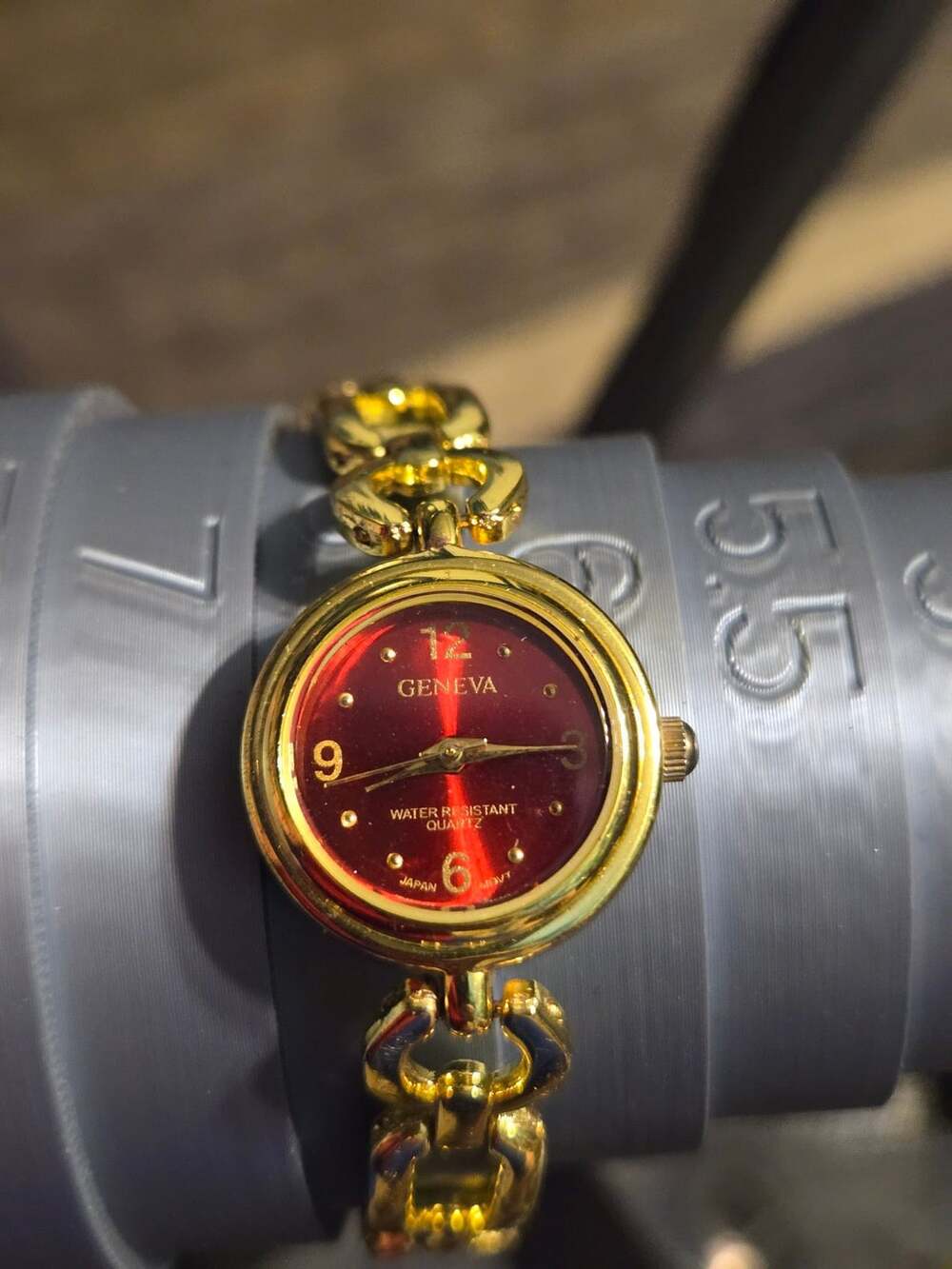Geneva Women's Gold-Tone Red Dial Quartz Chain Link Watch WORKS